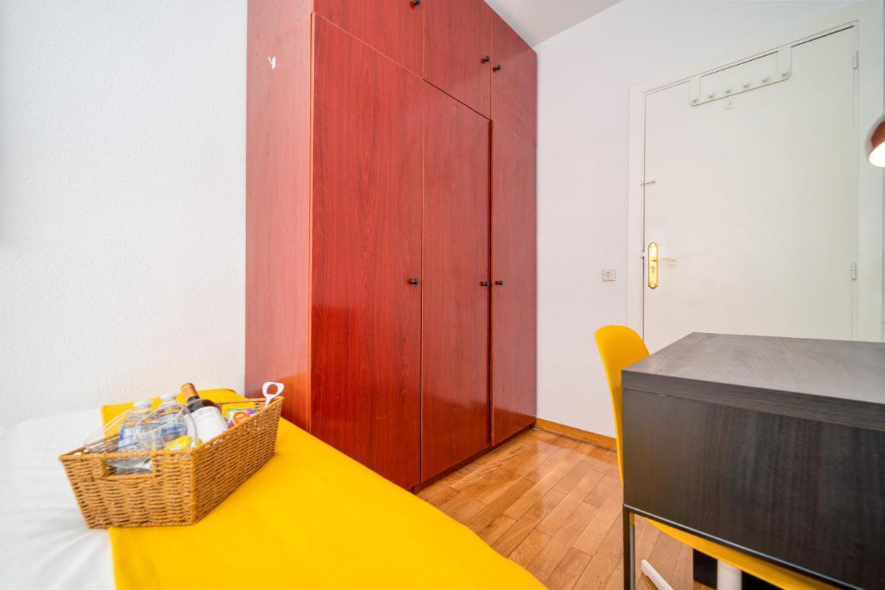B Casacafe Madrid Pozuelo 2 Bano Fuera De La Habitacion O Compartido Посуэло-де-Аларкон Экстерьер фото