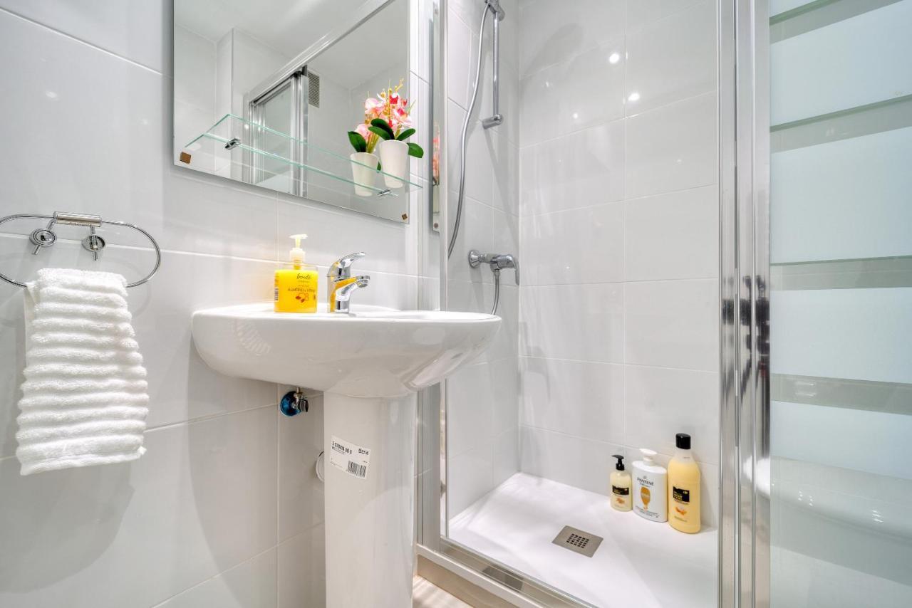 B Casacafe Madrid Pozuelo 2 Bano Fuera De La Habitacion O Compartido Посуэло-де-Аларкон Экстерьер фото